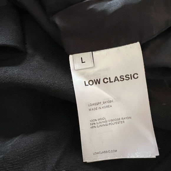 Large LOW CLASSIC SSENSE Black Wool Miniskirt. - Picture 6 of 6